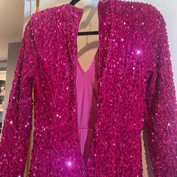 Faeriesty HOT 🩷 Pink Sequin Jumpsuit with V-Neck small - Picture 5 of 6